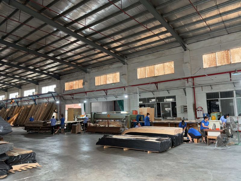 Dongguan Lingfeng Wood Industry Co., Ltd. üreticinin üretim hattı