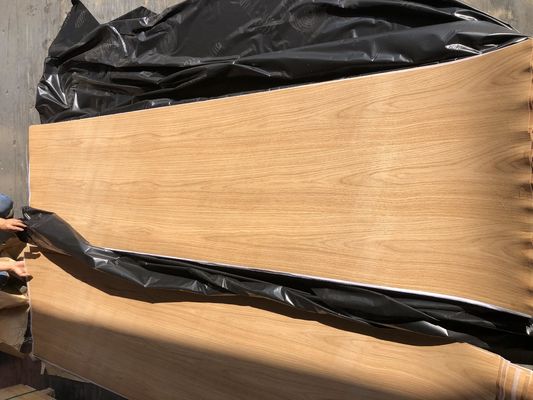 Customizable Mountain/Straight Grain Natural Wood Veneer 0.45Mm 0.5Mm 0.6Mm Natural Wood Veneer Roll Red Oak Veneer